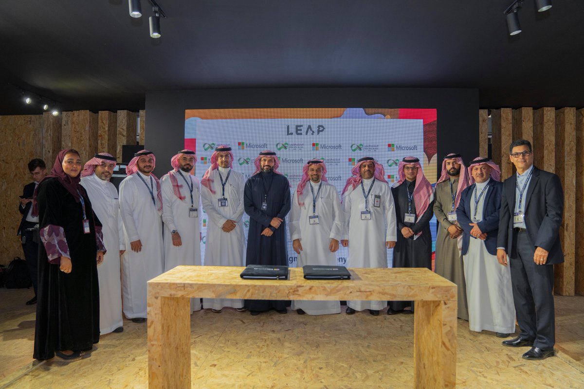 Microsoft_Saudi's tweet photo. مايكروسوفت ،ممثلة برئيسها التنفيذي م.ثامر الحربي،والشركة السعودية لشراء الطاقة #المشتري_الرئيس ،ممثلة برئيسها التنفيذي م.مازن البهكلي،توقعان مذكرة تفاهم لاستكشاف سُبل التعاون الاستراتيجي والتقني في مجال تحليل البيانات،وتجربة العميل،والتوريد،ورفع وتطوير المهارات والكفاءات. https://t.co/ICJRXAq7dV