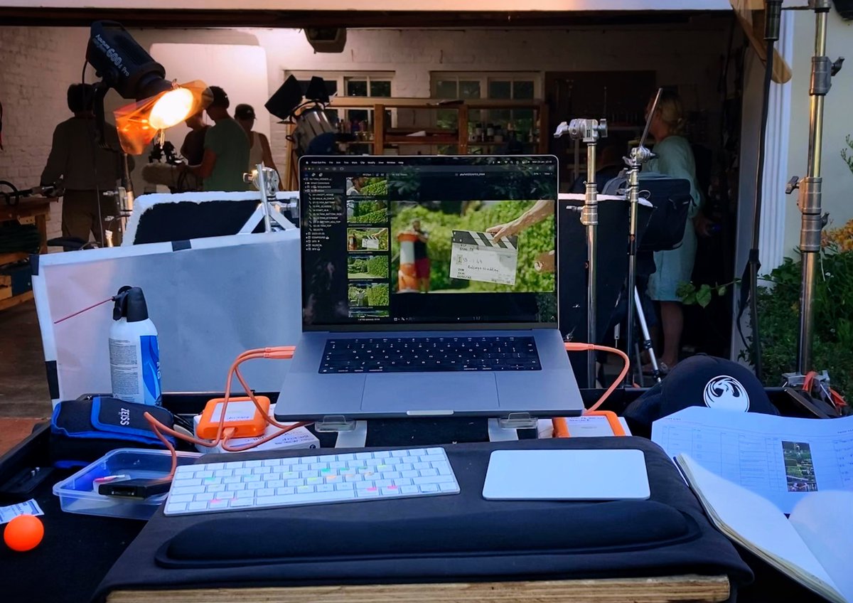 Euvrard_Loubser's tweet image. 🚘🏁when you end up in the Garage… it’s gunna be a late one 🎬🌙🦉
✂️ #onsetediting on a string of infomercials out in the southern suburbs of Cape Town   🌄 #editor #ditstation #filmmaking  #digitalimagingtechnician #dplife #filmindustry #finalcutprox #timelinetuesday