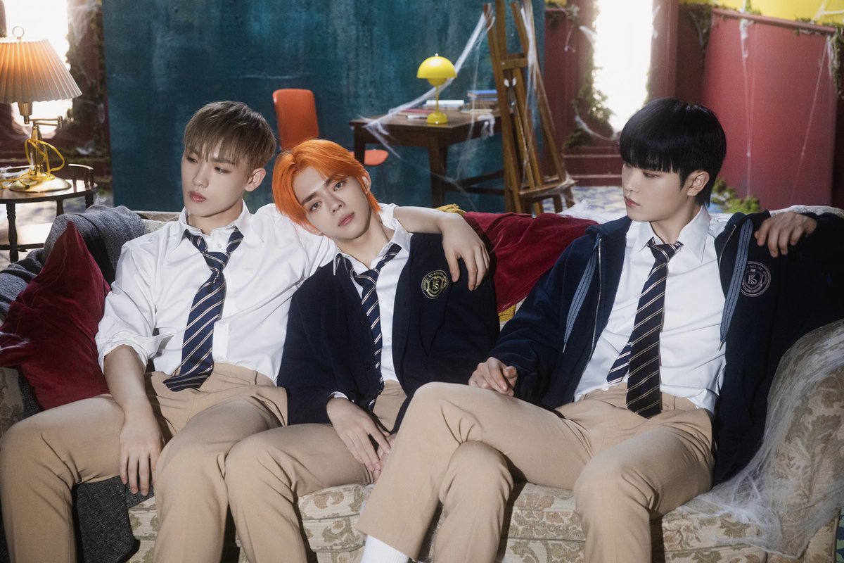 PlaySUPERKIND's tweet photo. 슈퍼카인드 SUPERKIND - MOODY - Concept photo part.4

#MOODY #무디
#SUPERKIND #슈퍼카인드 #DAEMON #GEON #EUGENE
#PlaySUPERKIND https://t.co/CI9Q2Qlui6