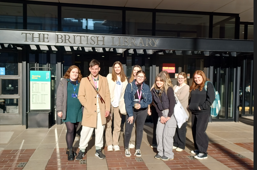 Year 13 have arrived at the The British Library! <a href="/huxlow_6/">Huxlow Sixth Form</a> @TENConline