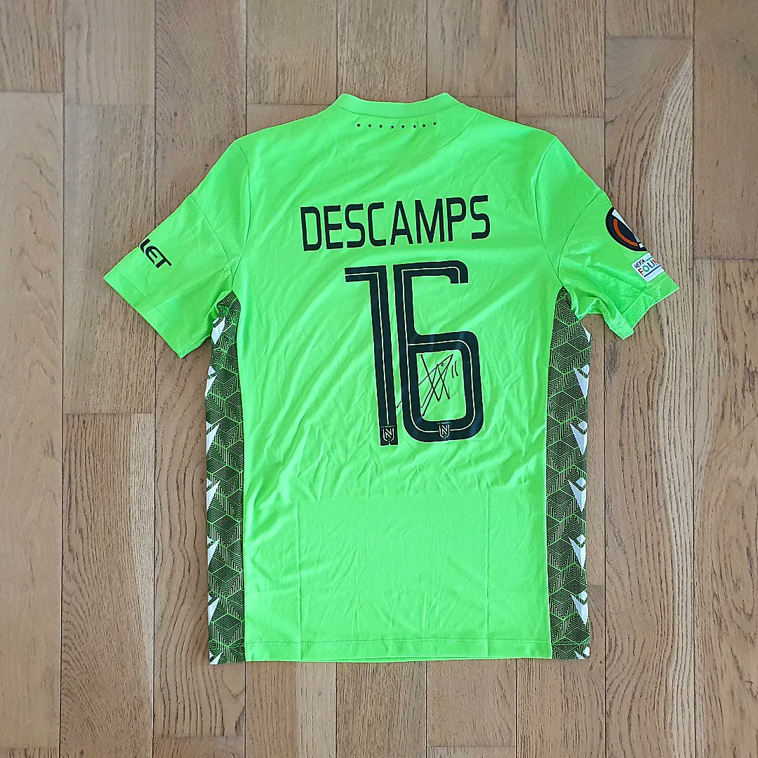 maillotsfcn's tweet photo. Maillot porté (sur le banc) par Rémy Descamps lors du match d'Europe League FC Nantes - FC Fribourg le 13 octobre 2022
#fcnantes #fcn #maillot #maillotporté #matchworn #matchwornshirt #descamps #remydescamps #macron https://t.co/k0M4Nl1wbd