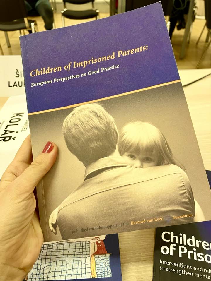laurencikova_k's tweet image. Pokračujeme v tvorbě minimálních standardů pro práci s dětmi uvězněných rodičů a se samotnými rodiči v České republice.  Díky za skvělou spolupráci kolegyním a kolegům z resortů, nevládním organizacím i Vězeňské službě ČR.