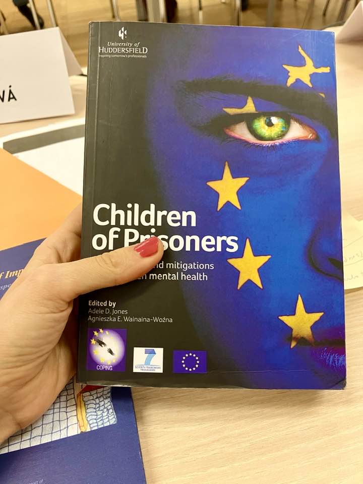 laurencikova_k's tweet image. Pokračujeme v tvorbě minimálních standardů pro práci s dětmi uvězněných rodičů a se samotnými rodiči v České republice.  Díky za skvělou spolupráci kolegyním a kolegům z resortů, nevládním organizacím i Vězeňské službě ČR.