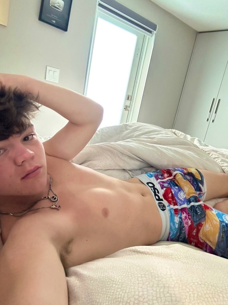 Fidelia06582732's tweet photo. Cardio workout in my bed before the gym? Rt &amp; reply for a surprise https://t.co/zHZk4F6y2F