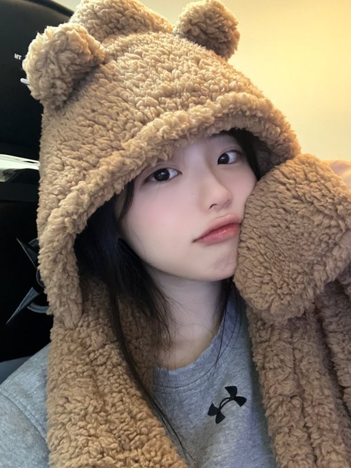 Bare face? Bear face?🐻 https://t.co/DTppq0yIvQ