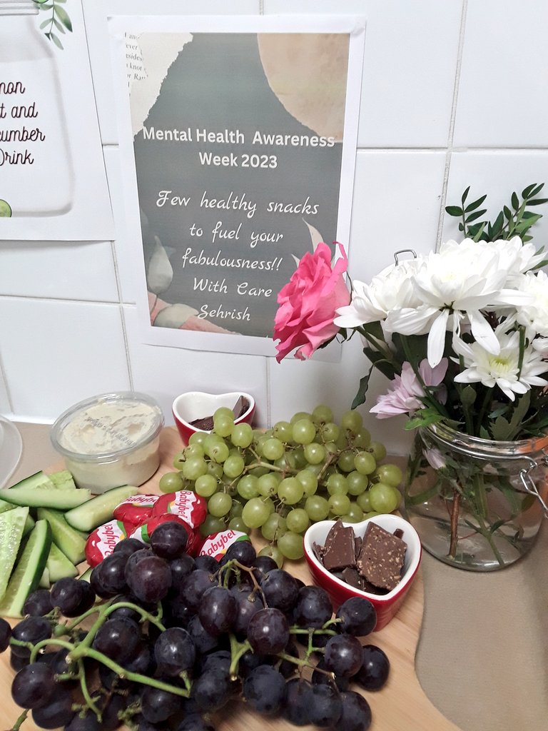 AshbridgeMaxy's tweet image. A healthy snack &amp;amp; hydration station for Preschool team. We have been focusing on mental health awareness week with the children and teams at Maxy :) @cosydirect @EYTagteam #EYtagteam #earlyyears @ashbridgeschool @mentalhealth #MentalHealthAwareness #MentalHealthMatters