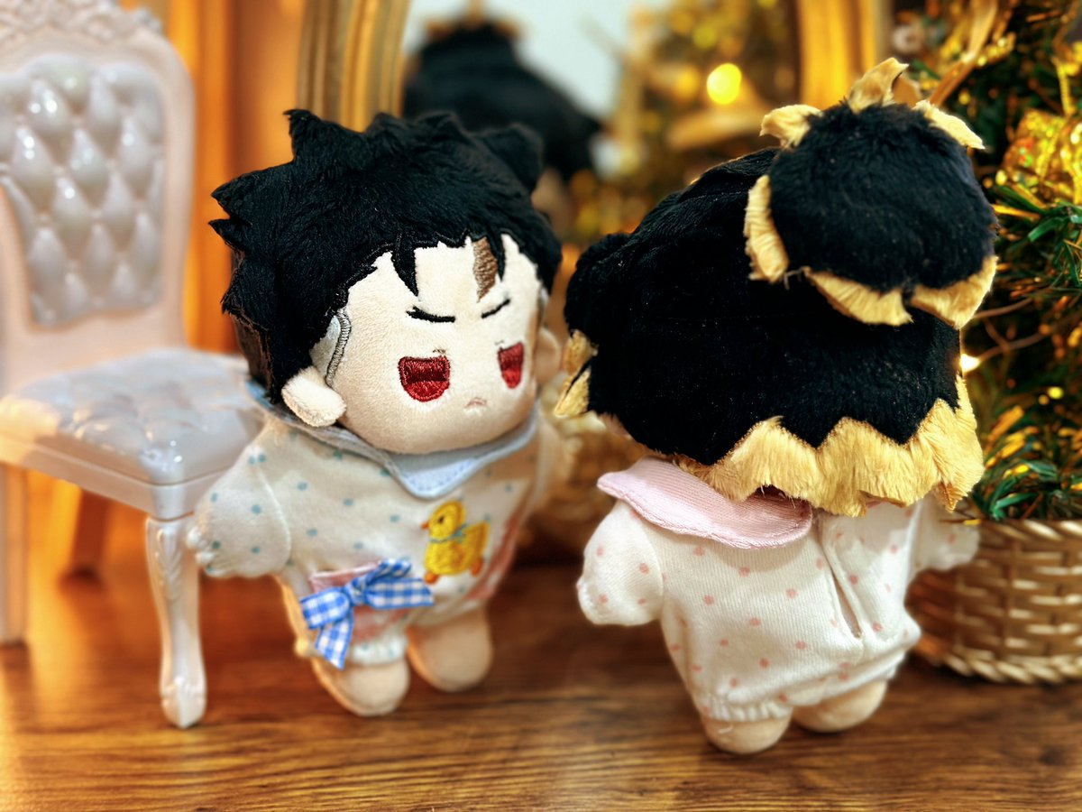 SAMESHIBACHAN's tweet photo. 遲來的聖誕氛圍照片！帶給大家暖呼呼的感覺～最近天氣轉熱了點，冬天好快就結束了啊！希望娃媽收到寶寶們，心裡也是暖暖的喔！😌❤️
—————————————————
 ⚜  │  鯊柴醬WORKSHOP  │  ⚜
—————————————————
#10cm棉花娃 #棉花娃 #手作棉花娃 
#10cm인형 #ぬいぐるみ #cottondoll #台灣娃 https://t.co/QbJ1ZLn4Sz