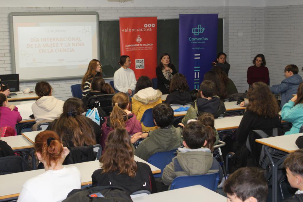 valenciactiva_'s tweet photo. 🔝👩‍🔬👩‍💻 Hoy nos adelantamos celebrando el #DiaDeLaMujerYLaNinaEnLaCiencia reuniendo en el centro @ComeniusCEducat a un grupo de #DoneStem que ha compartido su experiencia con el alumnado del centro para fomentar vocaciones científicas y tecnológicas entre las y los niños y jóvenes https://t.co/HTAkcfU8RH