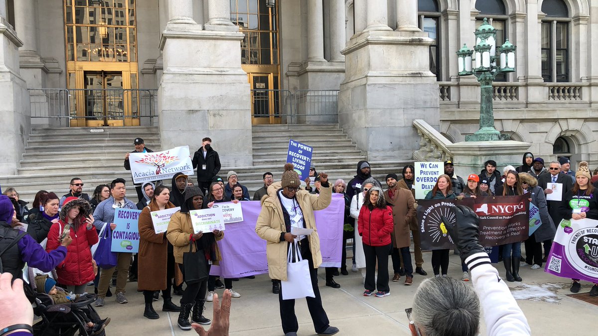 PhoenixNYCEO's tweet photo. #standupforrecovery huge success in Albany! Organizations from across the state, together to demonstrate unity and advocacy- now is the time to once and for all give the treatment providers what they need to tackle this epidemic. Itβs the raised fist for me βπ½@PhoenixHousesNY https://t.co/v0lTWmwz82