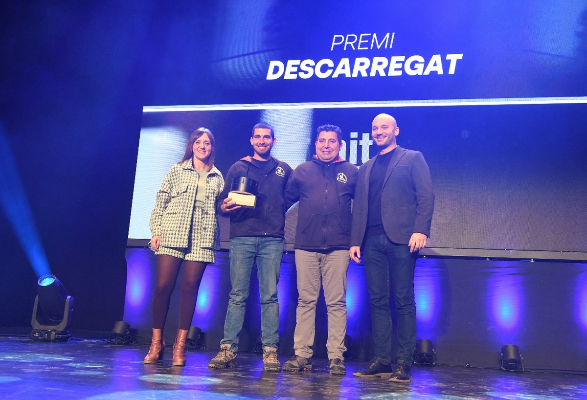 revistacastells's tweet photo. La millor actuació en dues ocasions, ampliació de la gamma de castells de 7 i una única caiguda, les raons que han fet que els @CastellerMollet
hagin rebut el premi Descarregat a la #NitdeCastells23
👉https://t.co/rS4vHWfhbt https://t.co/PPGaBQCHbp