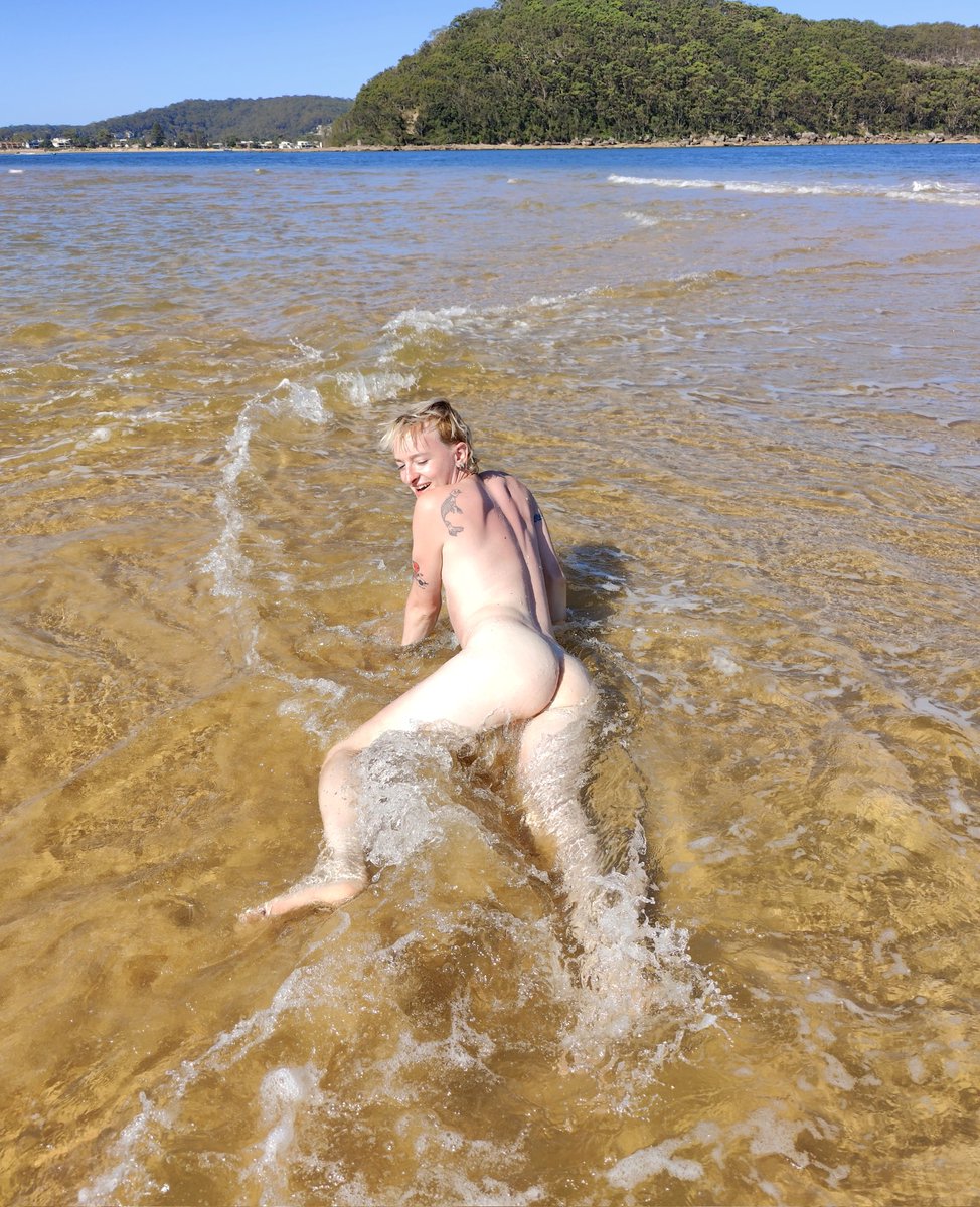 Help I dropped my glasses in the water n I can't find em