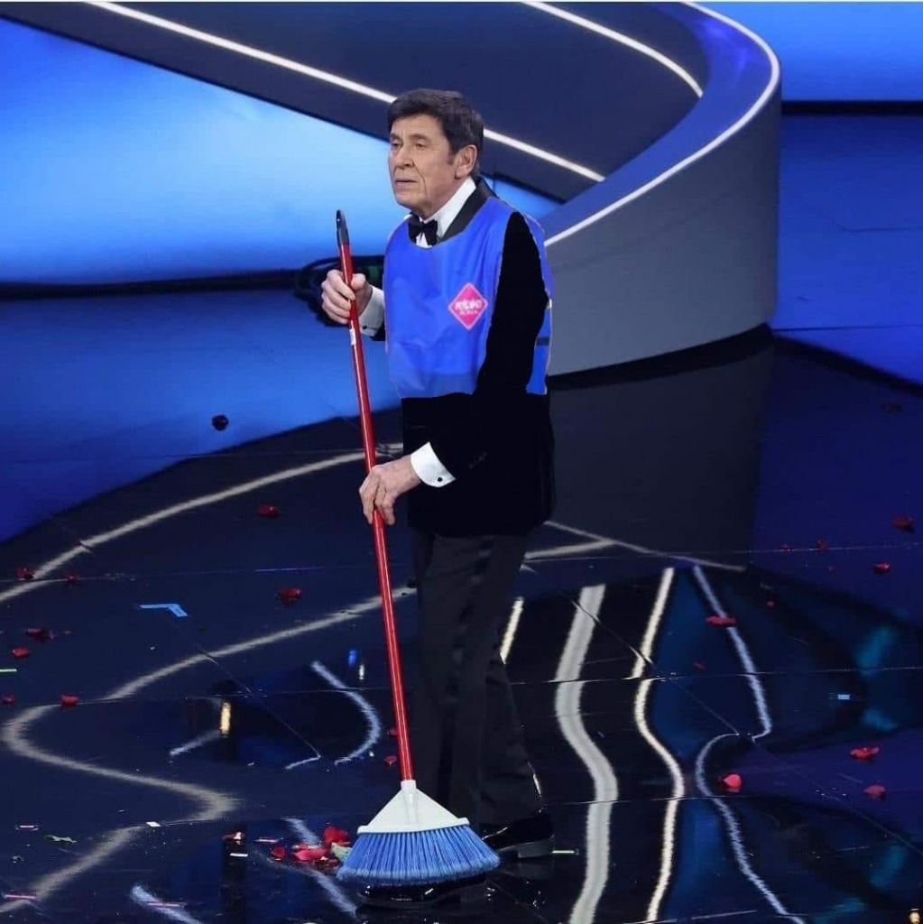 Scusate la cosa ci sta sfuggendo un po’ di mano, ma Gianni Morandi versione #retaker a #Sanremo è irresistibile😂 #Sanremo2023 #Retake grazie Marco De Angelis