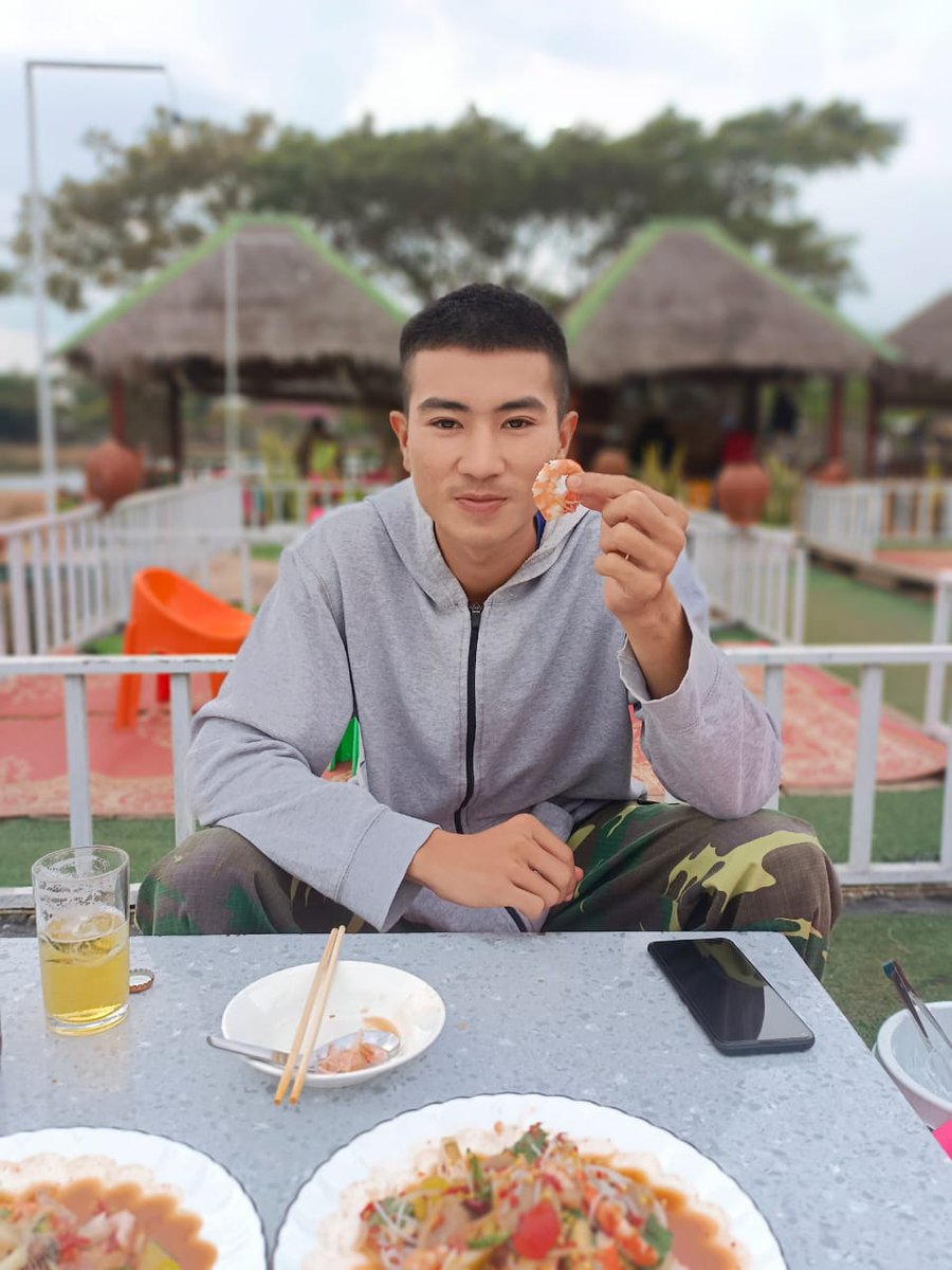 Fake4842's tweet photo. ກິນກຸ້ງບໍ່? https://t.co/E7bQegJ8wT