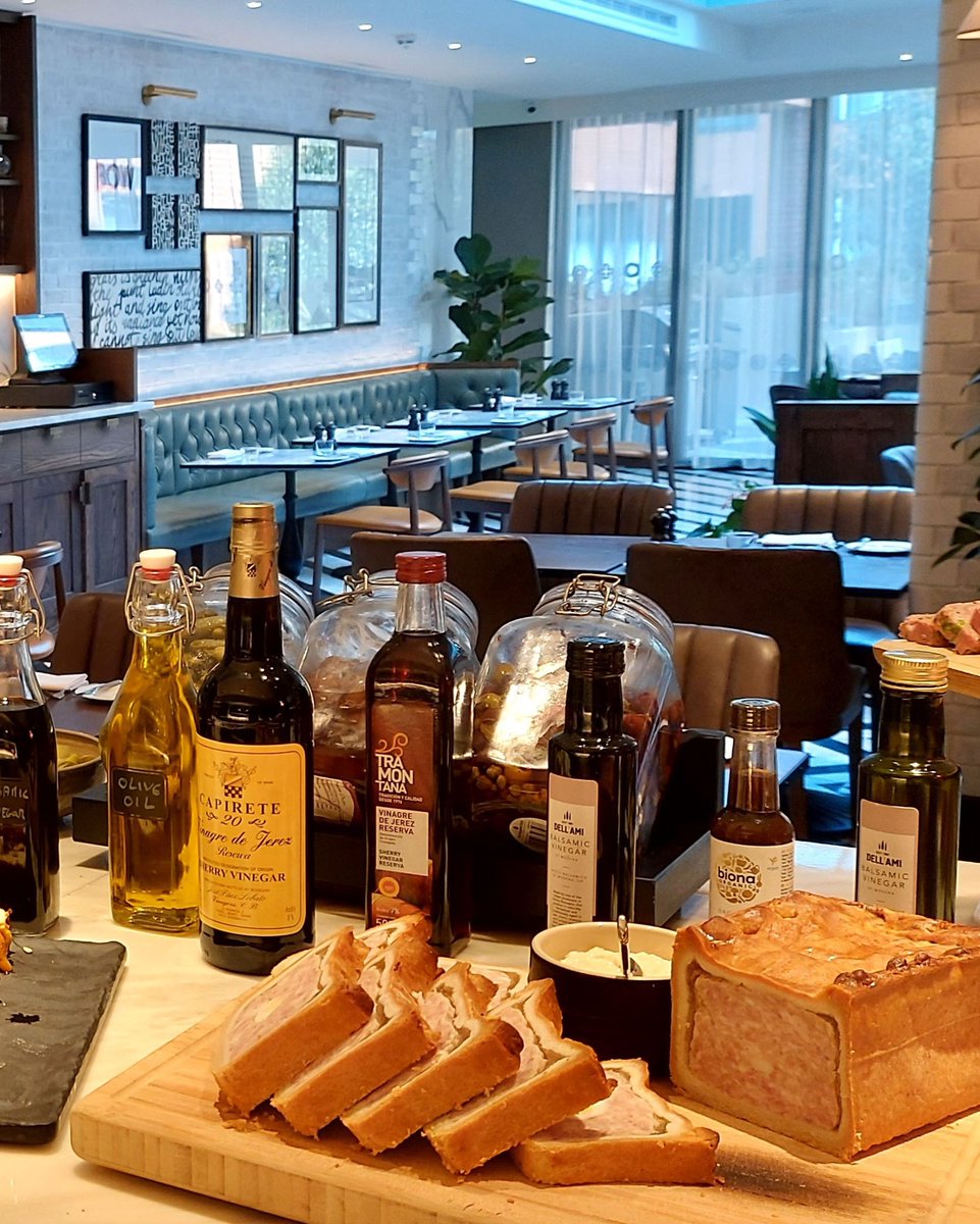 🍽 Join us for a delicious Sunday roast this weekend.
An indulgent treat The Folio Bar and Kitchen with traditional British roast favourites and innovative twists.
3 Courses £35 per person. Under 12 50% off. Under 6 Free
See menu on our website and book by calling (0)1223 949477