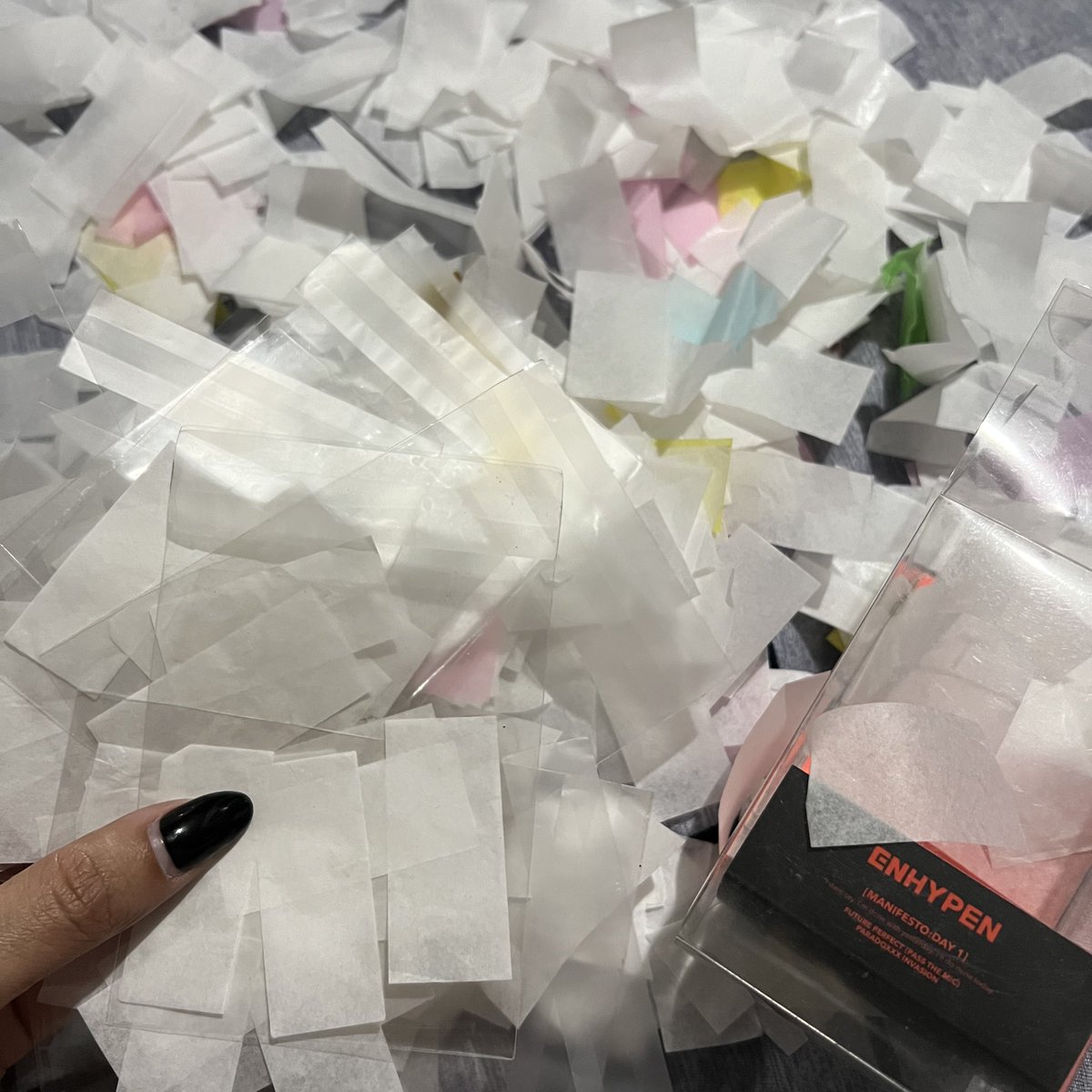 nikimails's tweet photo. ꒰ manifesto in manila giveaway ♡ ꒱

— 25 winners!!! 4 pcs for each person only to accommodate more people. 

i just want to share the extra confettis i got during manilafesto (feb 5) 🥹🫶🏻

mechanics:
𓂋 like &amp; rt, mbf (ifb bns)
𓂋 ends tba !

 #MANIFESTO_IN_MANILA https://t.co/Ry98ySAxCq