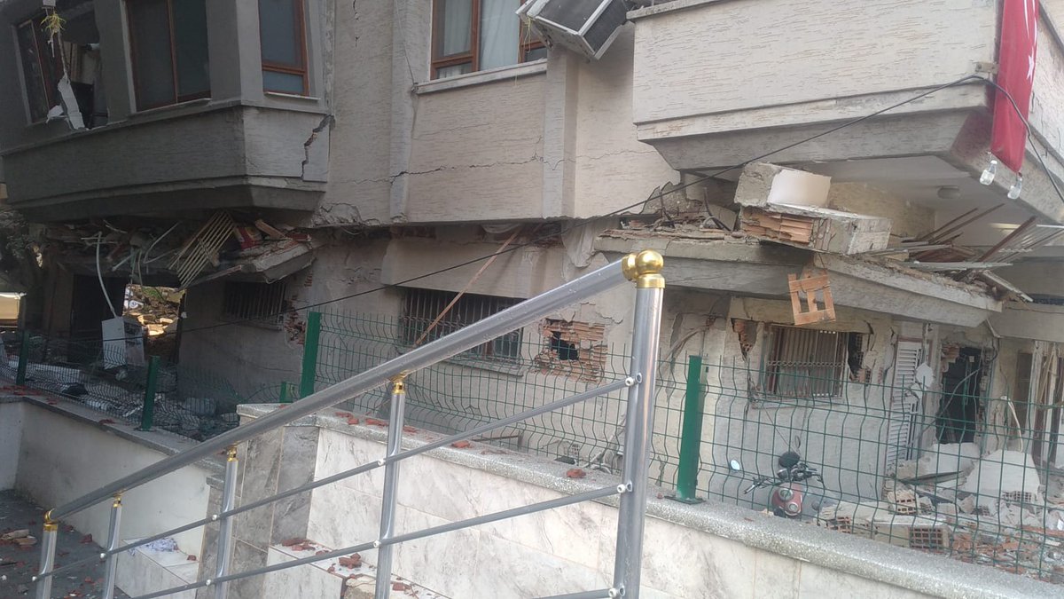 denizyilmazer75's tweet photo. BABAMIN İÇERİDEN SESİ GELİYOR ÇOK ACİL YARDIM EDİN!!! BABAM BİNANIN ARKA TARAFINDA

Cebrail Mah. Fatih Cad. 3. Varlık Sk. No: 4 Tuğba Apt. 1. Kat Hatay/Antakya

Ömer Taşyürek 

İletişim: 0554 873 29 74

YALVARIRIM RT ATIN https://t.co/vAW8yyk2EQ