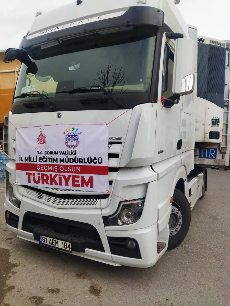 nerbakaniho's tweet photo. YARALARIMIZI BİRLİKTE SARIYORUZ.
Afet bölgesine gönderilmek üzere toplanan yardımlar İl Milli Eğitim Müdürlüğü bünyesinde birleştirilerek yola çıktı. 
Geçmiş olsun Türkiyem... https://t.co/SD10P9kmDj