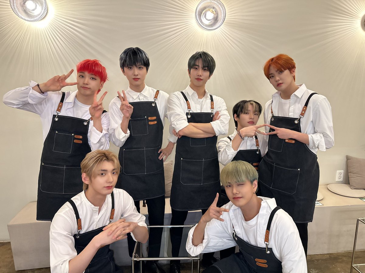 Image for [👑] Can part-timers be this cool?🥹 A cafe event that was even better with Kingme☕️ Thank you to all the Kingmakers who came🖤 KINGDOM Kingdom https://t.co/xkmm8XbAfL