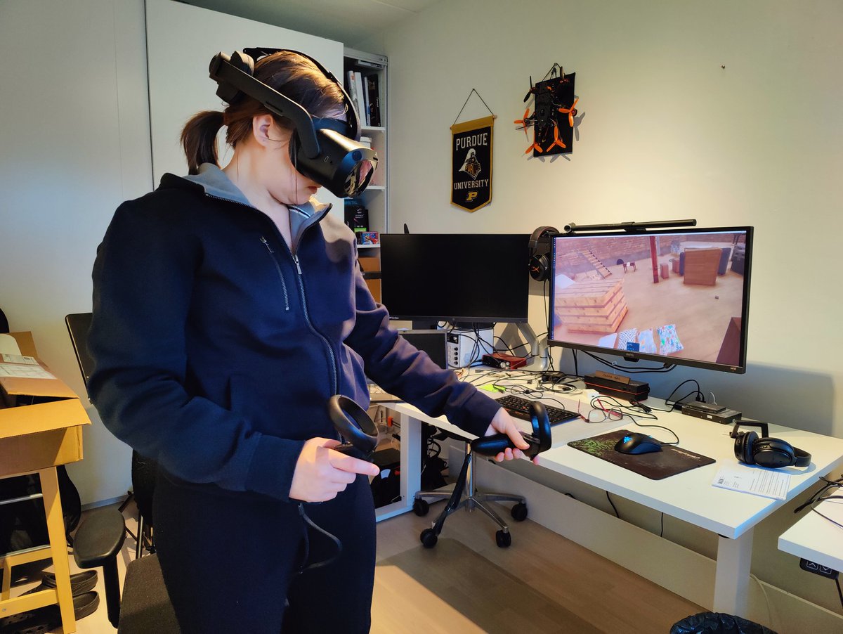 Data collection coming up soon! Today I tested my VR collaboration space at home. Hopefully my participants do not suffer as much motion sickness as I did 😅  #socialvr #remotecollaboration #sansar #htcvive @unioulu