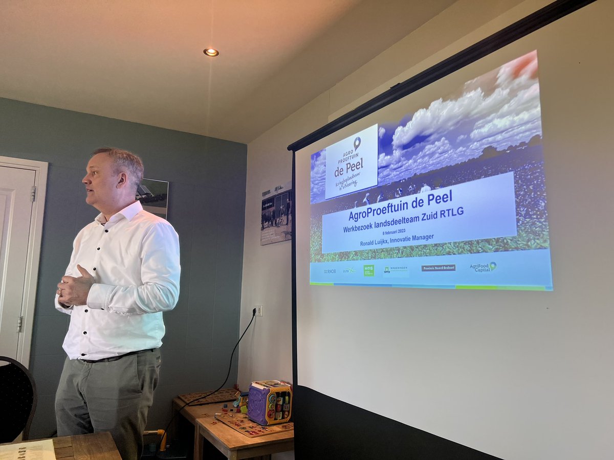 Werkbezoek van een deel van het team RTLG. Hoe de samenwerking in <a href="/RNOB_regio/">RNOB</a> en @AgriFoodCapital kansen biedt voor een goede transitie landelijk gebied. <a href="/ProeftuinDePeel/">AgroProeftuin de Peel</a>