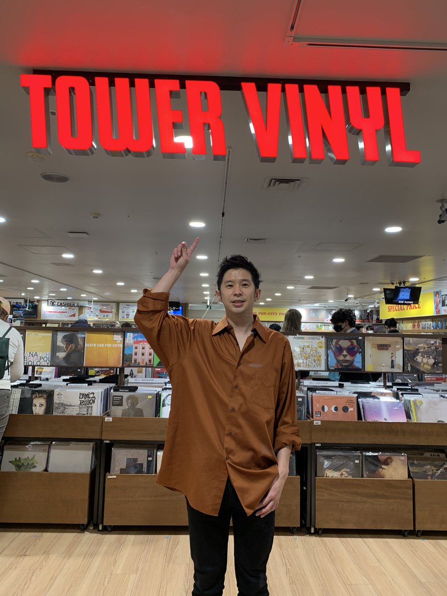 TOWER_Shibuya's tweet photo. 【#タワ渋イベント】
本日イベントを行った #KeishiTanaka さんに
TOWER VINYLの看板前で撮ったお写真をいただきました📸
先日リリースされた #ChaseAfter の収録曲からレアな曲まで盛りだくさんの弾き語りライブでした🪩
ご来場いただいた皆様ありがとうございました☺️
（なべ�� https://t.co/KRoMirV3bu