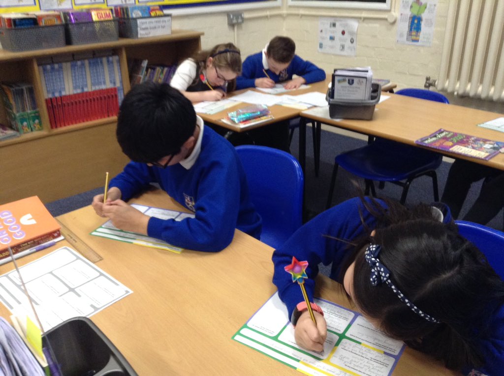 latimerprimary's tweet image. #ClassLV have been discussing what a better internet could look like, and how the government, Internet companies, teachers, parents and carers could support our online experiences. We shared our ideas then wrote our own youth charters.#LatimerComputing #LatimerOnlineSafety