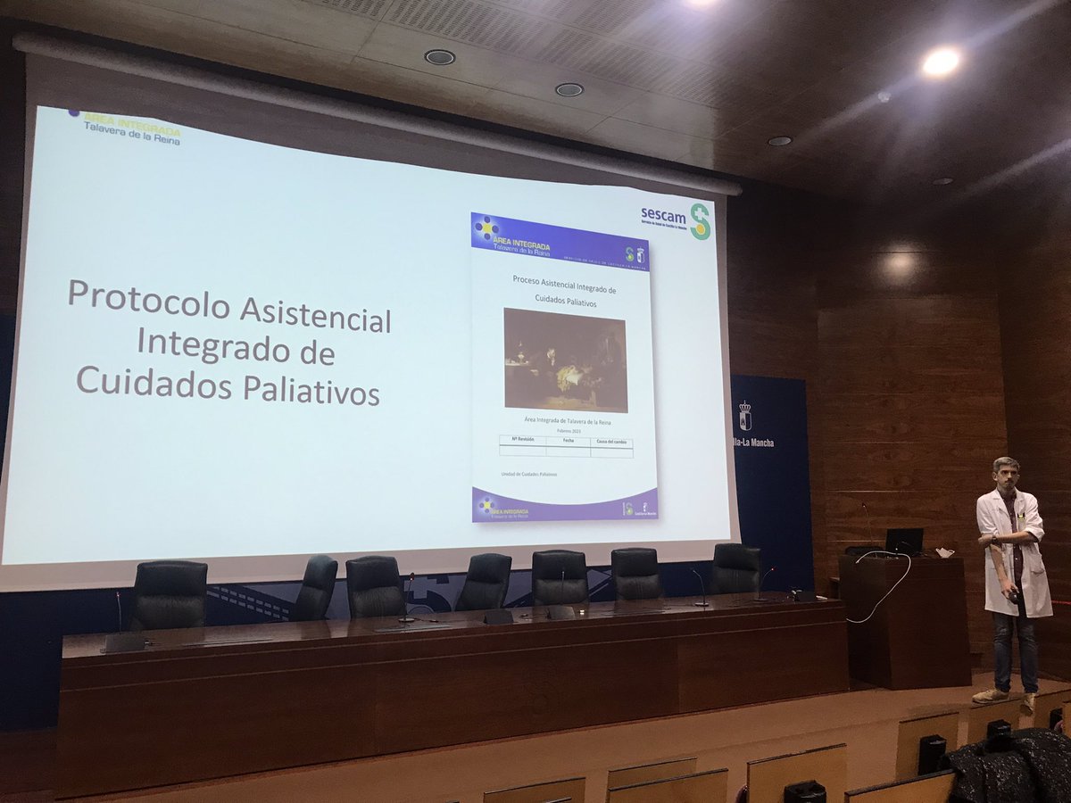 pfluriache's tweet photo. 🔴El Dr. Miguel Ángel Alvarez presenta el Protocolo Asistencial Integral de Cuidados #Paliativos en #sanidadtalavera Por qué y con quién? Fundamental la coordinación con #AP en base a un modelo compartido de atención. #humanizacion https://t.co/PWqihJK9QL