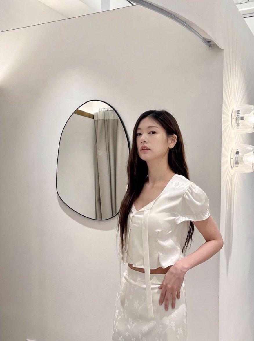 BuyeonsCult's tweet photo. #JungSoMin’s VISUAL is no joke~ well deserves to be listed as one of the prettiest Korean Actress❤️ https://t.co/E9YGOIjya8
