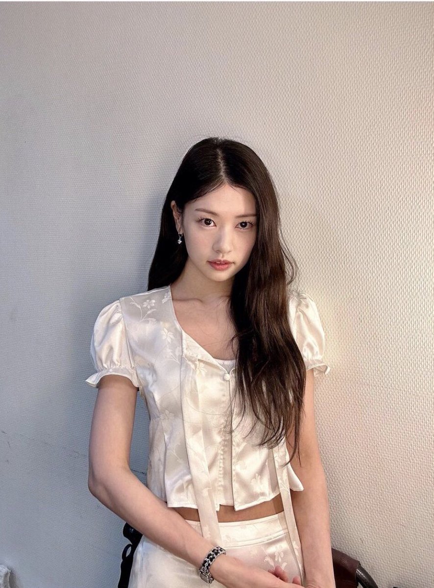 BuyeonsCult's tweet photo. #JungSoMin’s VISUAL is no joke~ well deserves to be listed as one of the prettiest Korean Actress❤️ https://t.co/E9YGOIjya8