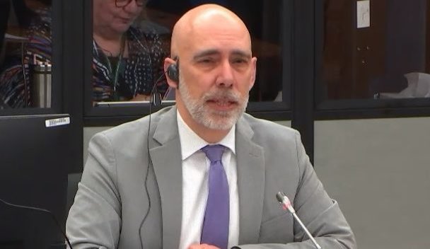 mindingottawa's tweet photo. Budget Officer says gov't is "broken" with little cabinet scrutiny. "There needs to be a crack of the whip, big time," he said: "Hold the gov't to account. I cannot do this just by myself."  https://t.co/EIsBL66Ll7 #cdnpoli @JustinTrudeau @PrivyCouncilCA https://t.co/AyjDSQ9Gwn