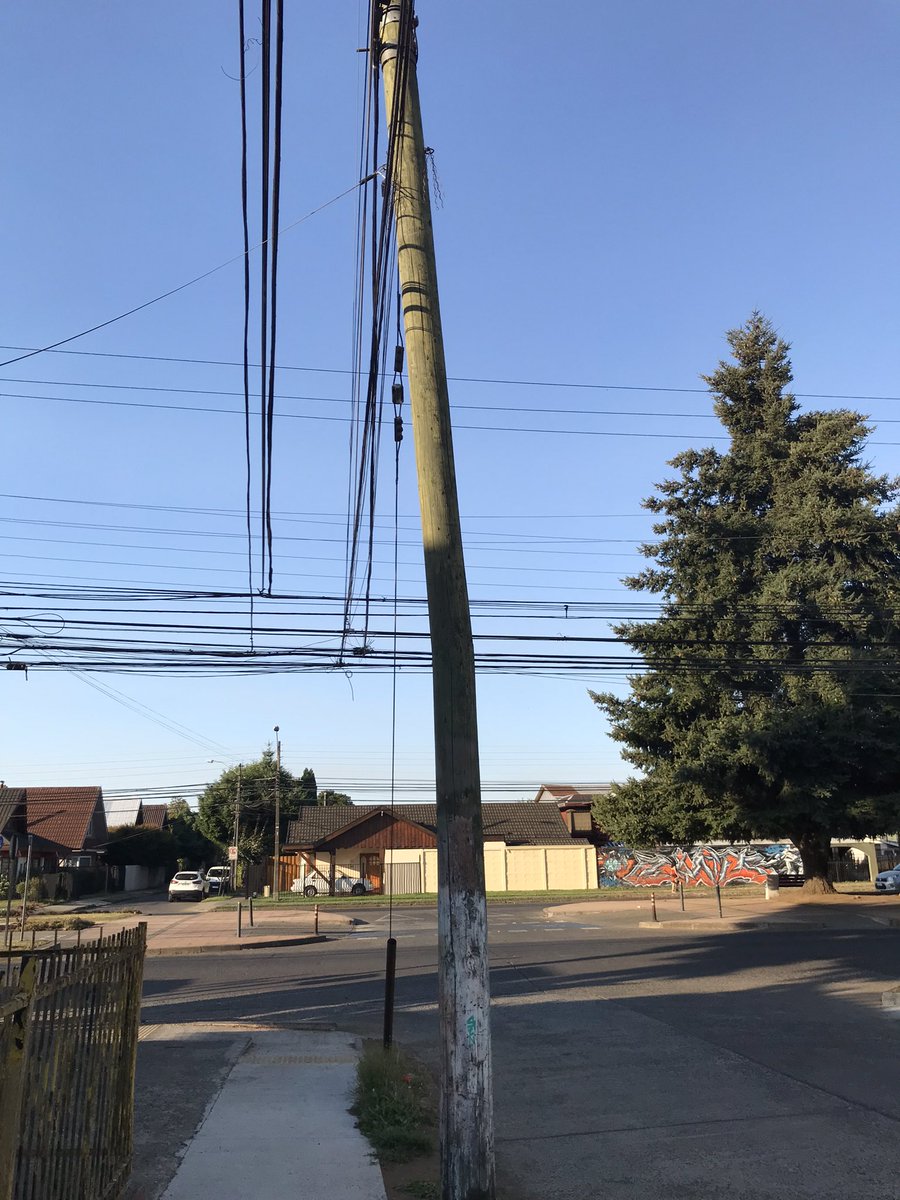 holaclaudiodis's tweet photo. @CGE_Clientes Hola, les escribo porque hay un poste dañado en calle Pablo Neruda con Lanalhue, para que lo revisen y evitar un accidente mayor https://t.co/ZLhEWE7DtZ