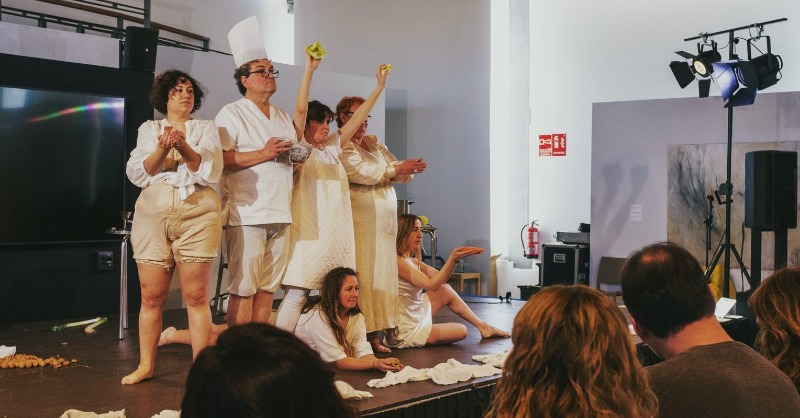 FundacioCarulla's tweet photo. Encara emocionades amb la primera plenària #Mutare que hem viscut fora de Barcelona. 🦋🎭 #VulnerArts #Tarragona va ser una gran inspiració sobre el paper de la cultura i l’educació davant els reptes socials. Ho revivim! ✍🏻
#arts #vulnerabilitat #comunitatMutare