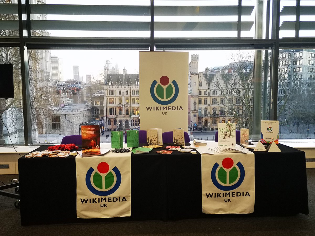 Natasha_Iles's tweet photo. #SOOCon23 at the @wikimediauk stand yesterday talking about the ever popular 'blue links' game. Give it a try with a group of friends, it will get competitive https://t.co/xx3SIV8376
#StateOfOpenCon23 #OpenFun #OpenKnowledge https://t.co/HaqQX6UGpB