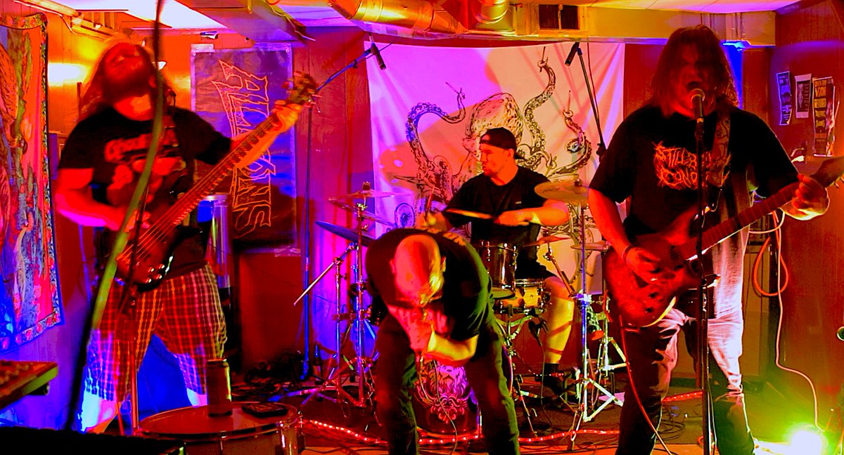 mushroomstompr's tweet photo. Central Maine's post metal quartette ALIONS join us for Spore Sessions No. 20! 

Recorded &amp; filmed in their basement rehearsal space; this session brings the term underground metal to a literal sense! 

Full set, teaser, and digital download coming this month so keep an eye out! https://t.co/WcPdqq89Qp