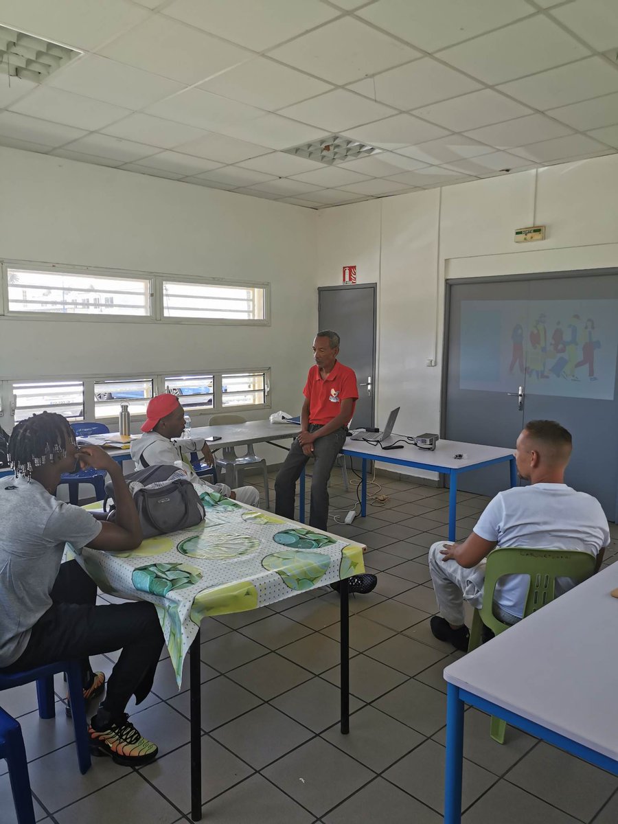 indien_man's tweet photo. Action: REMOB 💪🏽
Lieu: Saint-Benoît 🇷🇪
Atelier individuel et collectif sur notre Programme Respect et Traitement de la Violence, chapitre Respect et CNV avec de l'OSBD 👀🫀☝️🗣
Action est financée par le SPIP974 🇷🇪
#traitementdelaviolence #cnv #osbd #SPIP #laréunion #respect https://t.co/DUMcnRUXLx