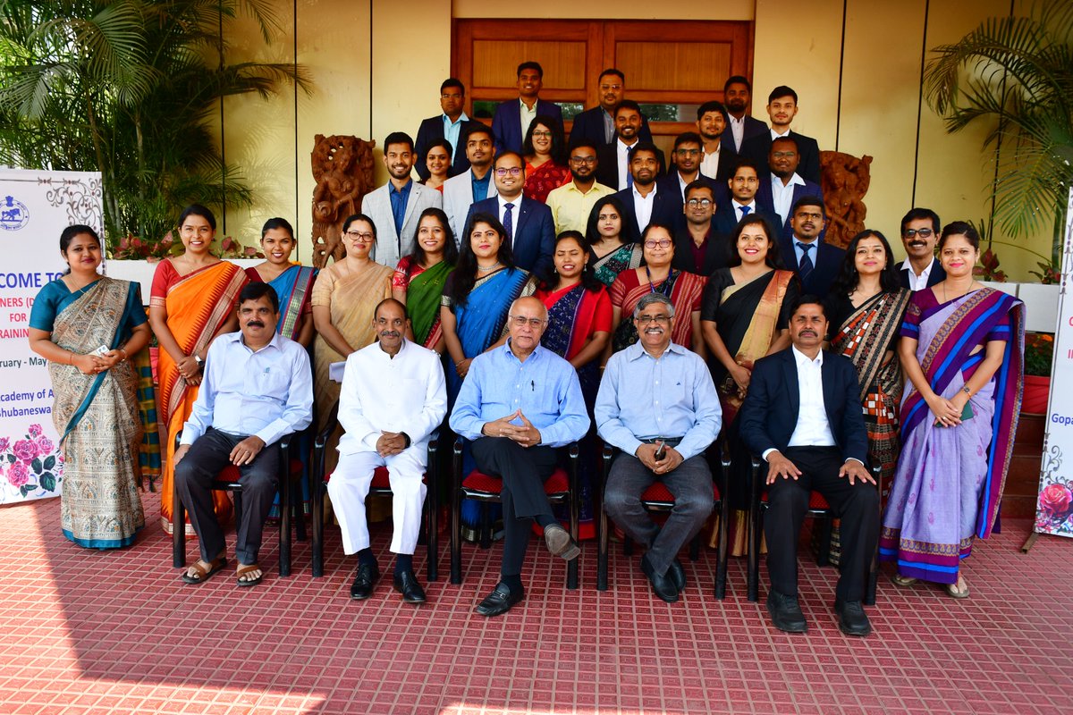 IPR_Odisha's tweet photo. Induction Training of 31 OAS Officers Trainees was inaugurated by Sri R. Balakrishnan, Chief Advisor, CMO at the Gopabandhu Academy of Administration today. The event was presided by Sri RK Sharma, DG of the Institute. Dr Subroto Bagchi delivered the keynote address. @gapg_dept https://t.co/LzLLmDXoG4