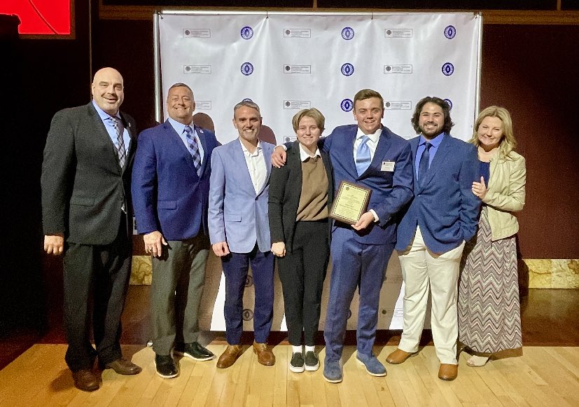 Todd_spinner's tweet photo. Congratulations to Gavin Bull for his recognition at the scholar athlete banquet. Great representation of the Berlin Family. 
#Clawsup🐻
@BerlinBears_SS @Berlin_Bears_FB @OlentangySD @OhioPrincipals @NASSP @varsitybrands https://t.co/aMOQRgXgXk