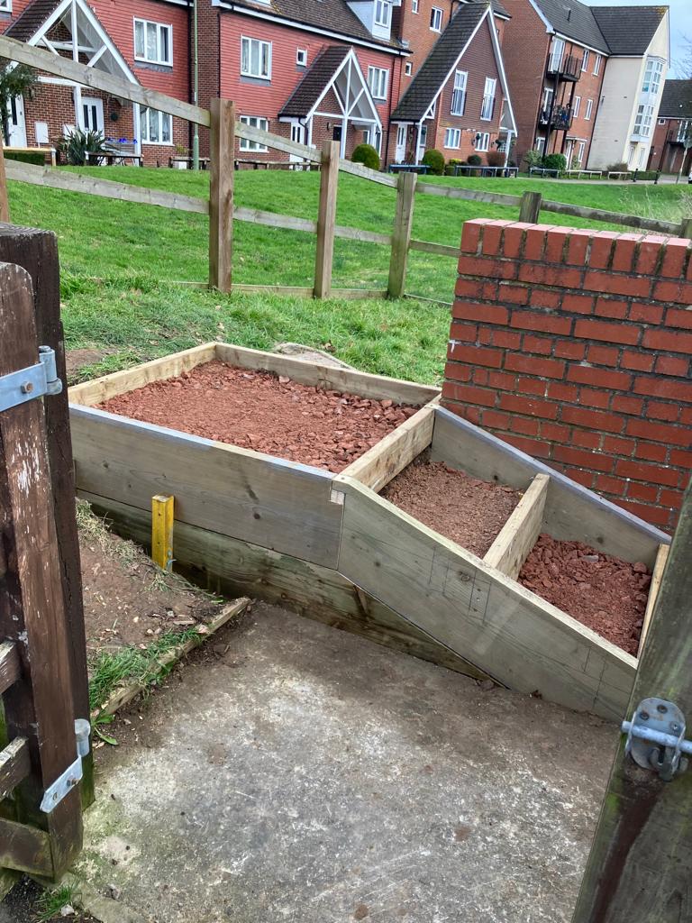 johnoflynnEA's tweet photo. #EastHantsFieldTeam have made a great job of this repair to the access steps to the debris screen on #StanbridgeStream near Borough Grove @Petersfield_TC. Helping to reduce local flood risk. #floodaware #AssetManagement @EastHantsDC @hantsconnect https://t.co/ApHzS6M2gy