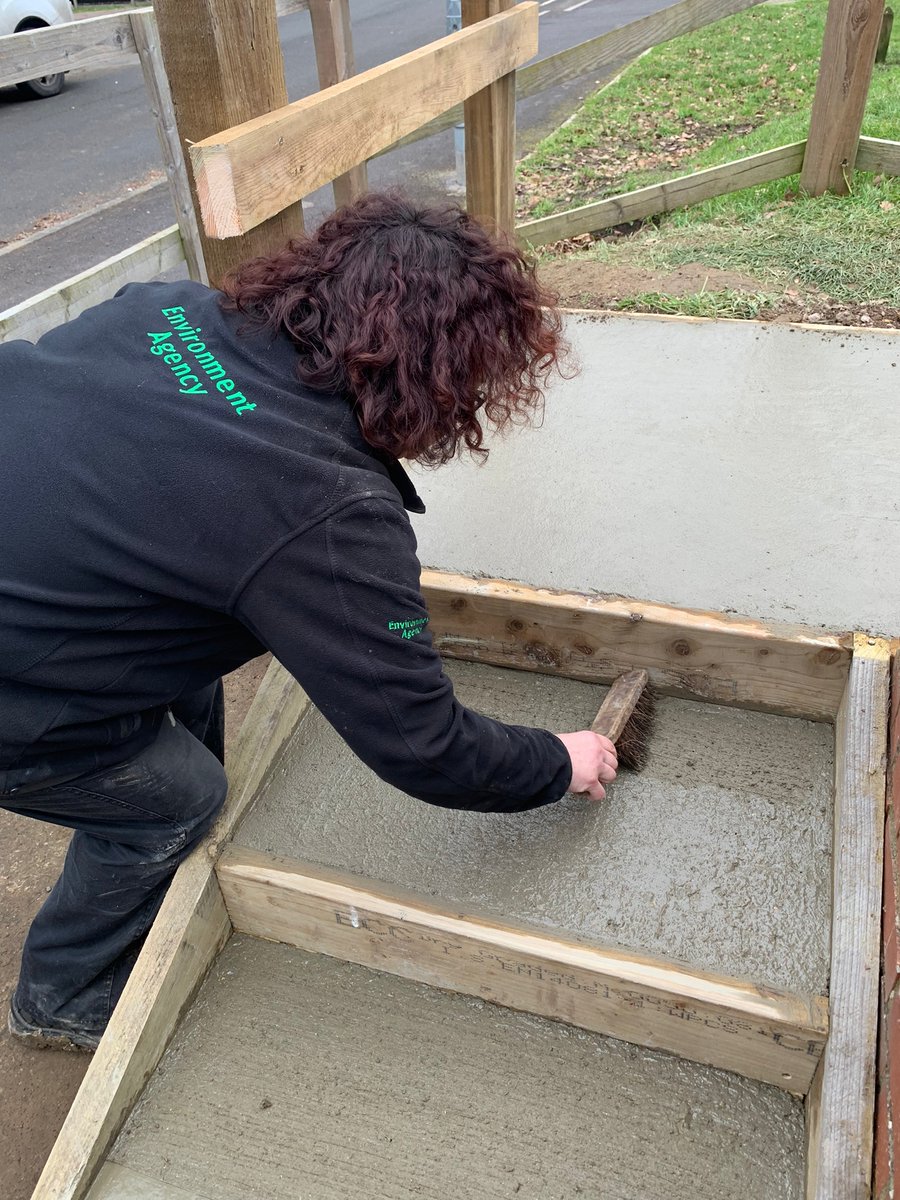 johnoflynnEA's tweet photo. #EastHantsFieldTeam have made a great job of this repair to the access steps to the debris screen on #StanbridgeStream near Borough Grove @Petersfield_TC. Helping to reduce local flood risk. #floodaware #AssetManagement @EastHantsDC @hantsconnect https://t.co/ApHzS6M2gy