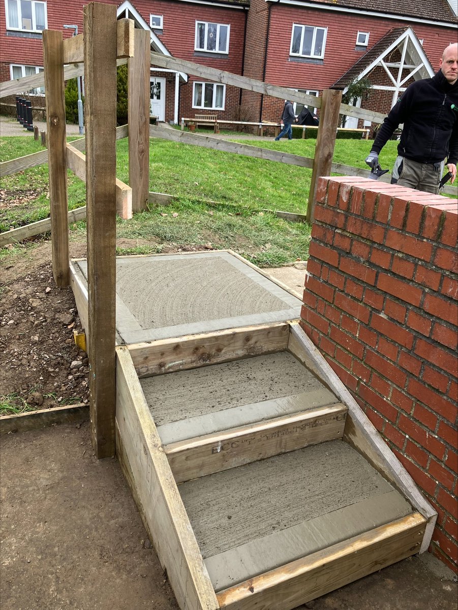 johnoflynnEA's tweet photo. #EastHantsFieldTeam have made a great job of this repair to the access steps to the debris screen on #StanbridgeStream near Borough Grove @Petersfield_TC. Helping to reduce local flood risk. #floodaware #AssetManagement @EastHantsDC @hantsconnect https://t.co/ApHzS6M2gy