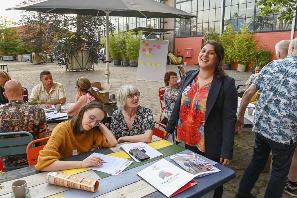 We zoeken per direct uitbreiding van ons team beleidsmedewerkers bij Bureau Huurdersraad. Een goed betaalde uitdagende baan in een team dat de onafhankelijke actieve vrijwilligersorganisaties 
<a href="/HRHofWonen/">Huurdersraad Hof Wonen</a>, <a href="/HRHefWonen/">Huurdersraad Hef Wonen</a> en <a href="/HRStedelink/">Huurdersraad Stedelink</a>
ondersteunt. 

huurdersraadstedelink.nl/2023/02/02/vac…
