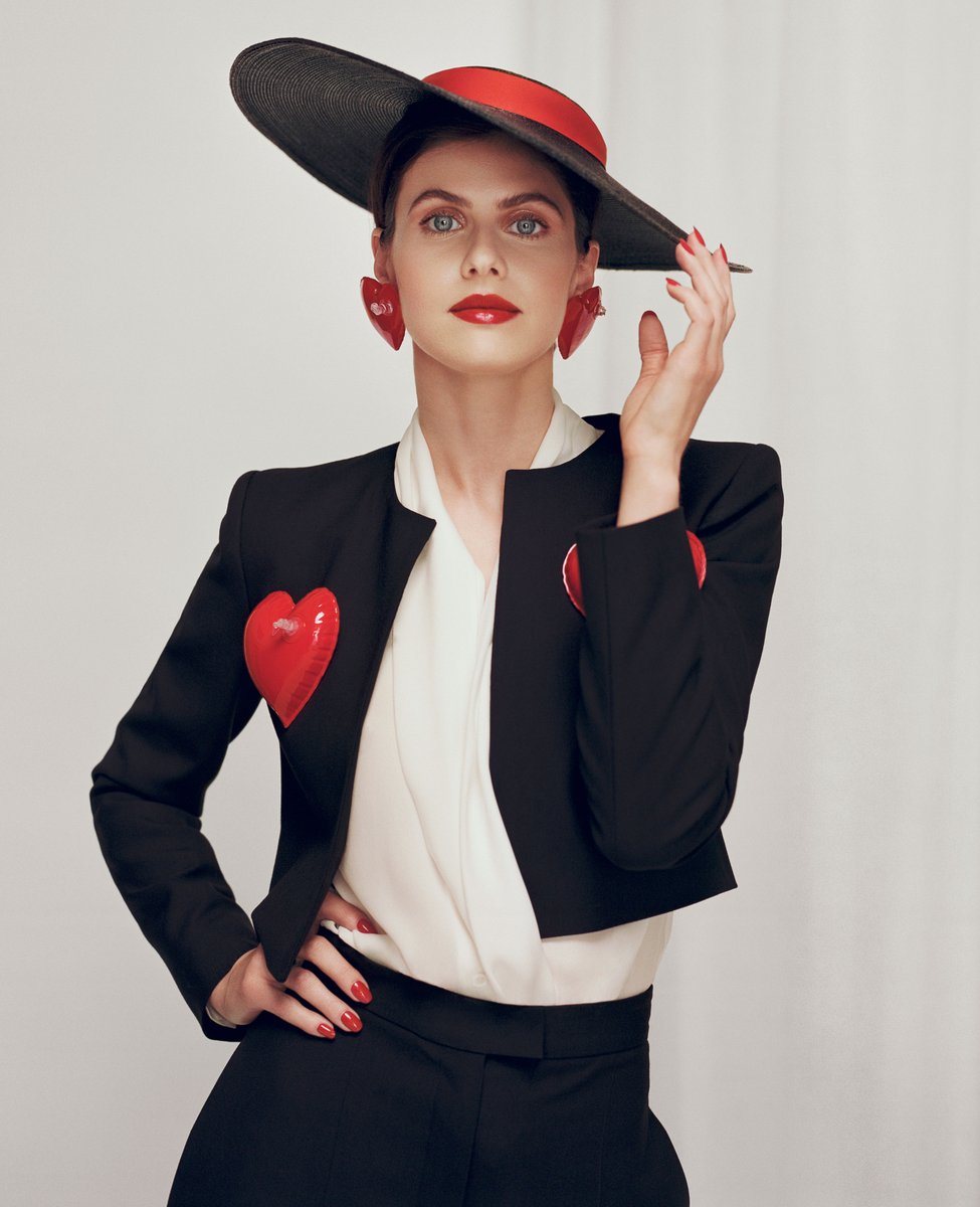 InStyle's tweet photo. As the freshly-thirty Dr. Rowan Fielding in Anne Rice's #MayfairWitches adaptation, @AADaddario’s character *seems* to have it all together. "I think a lot of us feel [like Rowan]," she says. “Sometimes you make bad choices, but you have this other part of your life figured out." https://t.co/hQqIgW1f0y