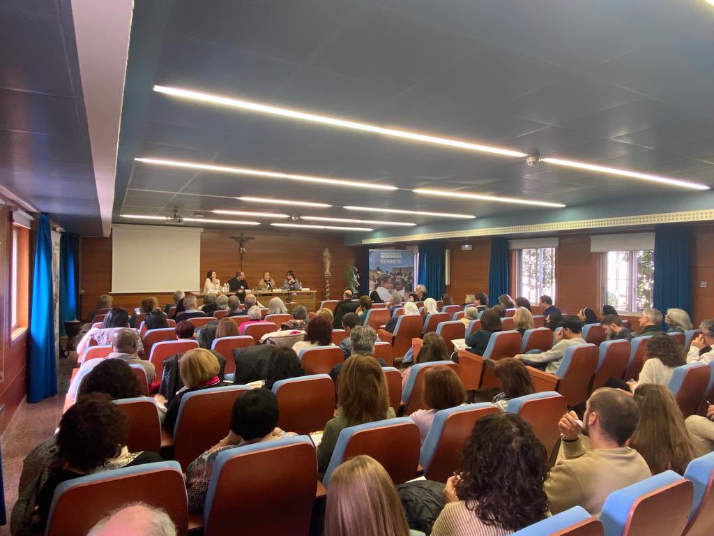 misionescaceres's tweet photo. Segundo día:
XX Encuentro de empleados y voluntarios de las Delegaciones de Misiones y OMP 
Demos Gracias por más un día, con Laudes y Eucaristía, llenar las pilas con el amor de Dios, recordando las víctimas en Turquía y Siria. Bakhita
 
#misionescoriacaceres https://t.co/p9p4TmrrTX