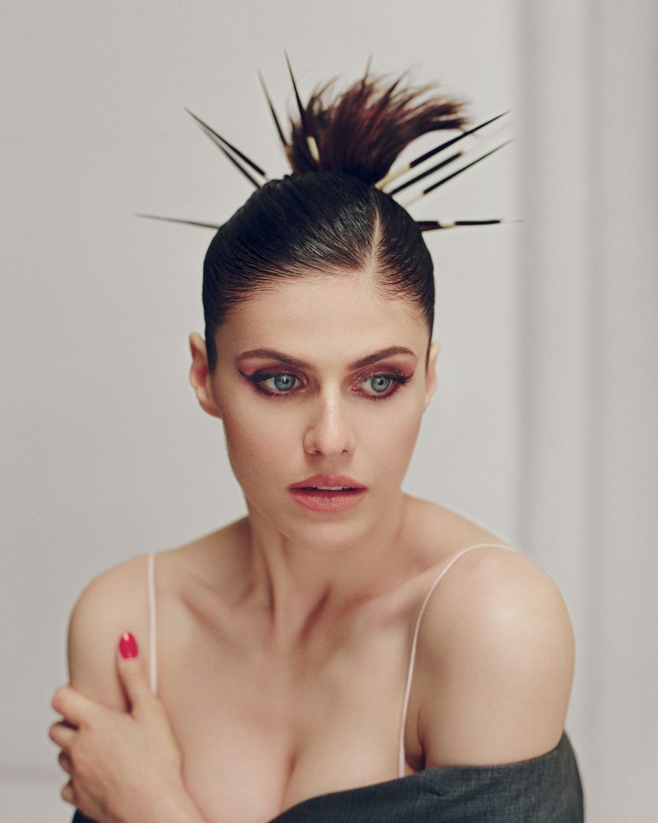 InStyle's tweet photo. "It shouldn't be a touchy subject, but when I started out, I wasn't meeting with female directors. It was all men that you met with,” @AADaddario says. “I love having intimacy coordinators and people paying attention to these types of things.” https://t.co/GTuYFSKA6S