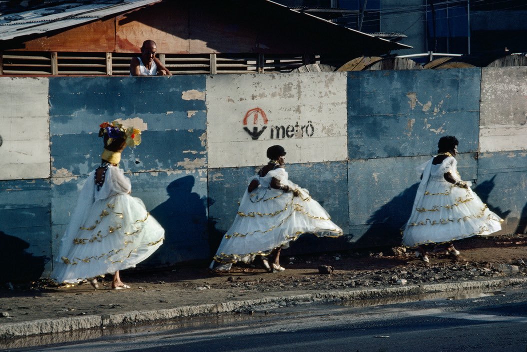 _renanguerra's tweet photo. sou completamente apaixonado pelas fotos do Bruno Barbey do Carnaval brasileiro nos anos 70/80. olha coisa mais linda https://t.co/YBsgF3ikcd