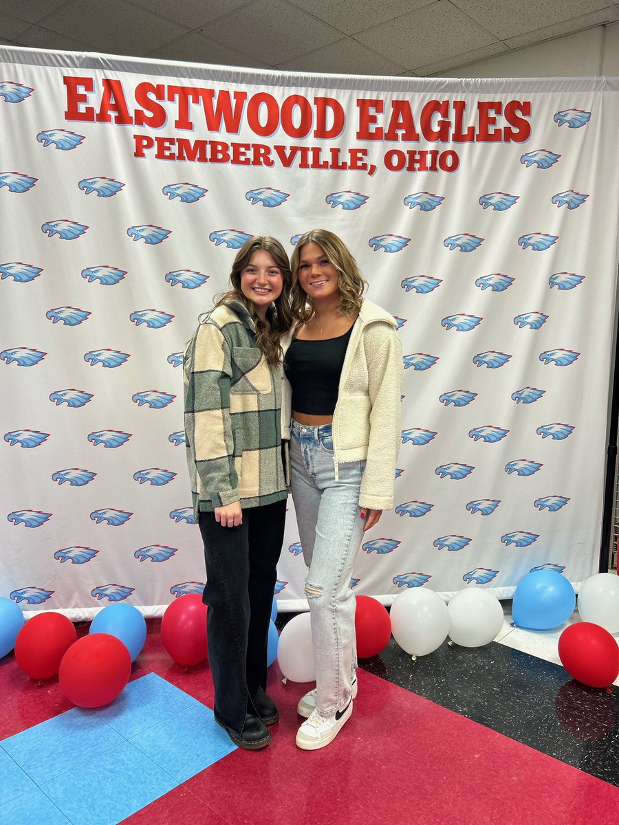 Congrats to these two ladies last night on being recognized into the 1000pt club! 2 of the best bucket getters I have had the chance to coach but more importantly they were great teammates, tough as nails &amp; were WINNERS. When in doubt get the ball to Jamie/Aubs &amp; get out the way!