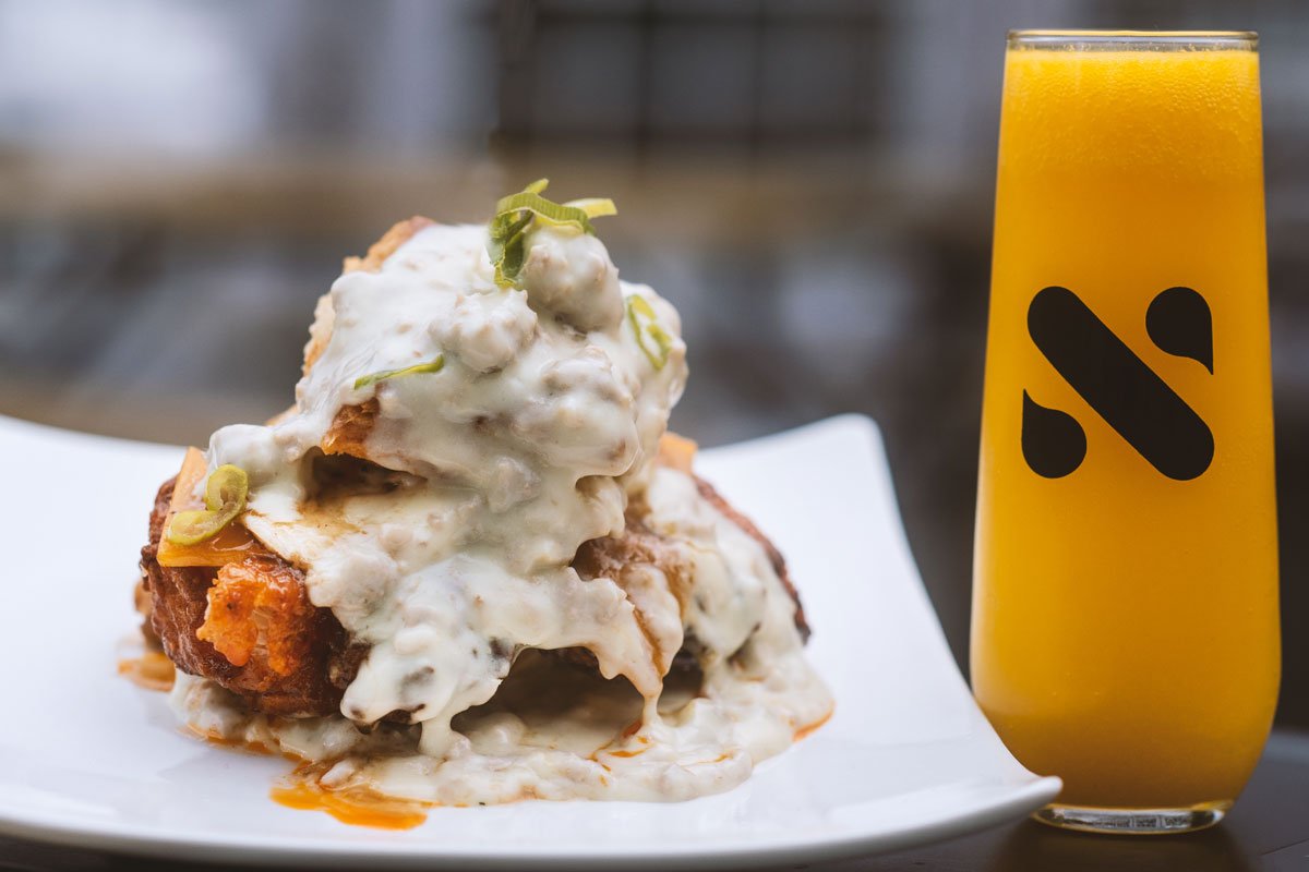 run_crooked's tweet photo. Crooked Run Fermentation's location in Sterling, Virginia offers expansive seating, multiple dining and drinking options. Offerings include brunch, lunch, dinner, mixed drinks/cocktails, and tacos. https://t.co/LSqriHlIF9