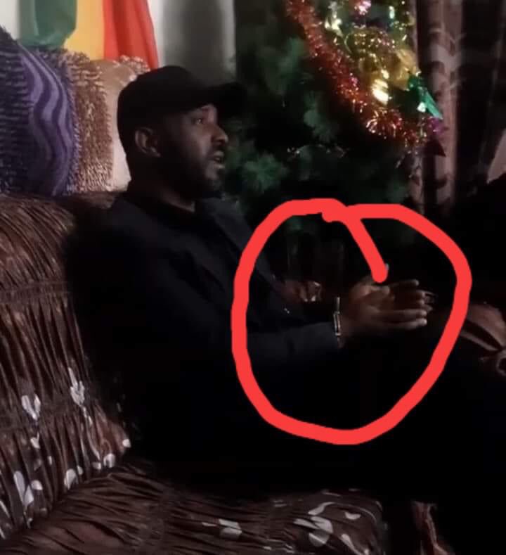 ስንታዬሁ ቸኮል ታስሯል ቤቱን እየፈተሹ ቤተሰቡን ሲያረጋጋ ለሀማኖት መታሰር ሰማእትነት ነው ብሏል።