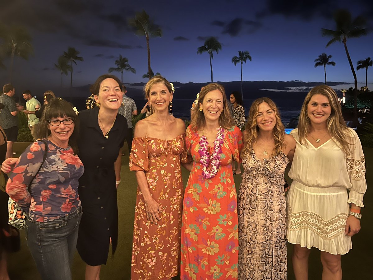 FeliceSchnoll's tweet photo. Leaving annual esophageal meetings in Hawaii. Beyond the incredible exchange of scientific knowledge, I am so energized by the camaraderie I enjoy with some of the most talented women in the field #womenoftheforegut #hawaiicourse #BetterTogether @Daniela_Molena @sgworrell https://t.co/8vdrNE05kS