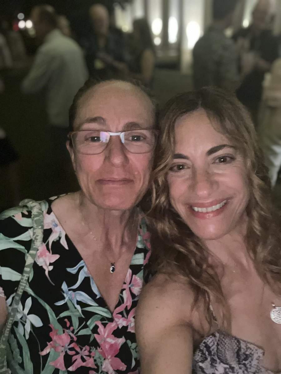 FeliceSchnoll's tweet photo. Leaving annual esophageal meetings in Hawaii. Beyond the incredible exchange of scientific knowledge, I am so energized by the camaraderie I enjoy with some of the most talented women in the field #womenoftheforegut #hawaiicourse #BetterTogether @Daniela_Molena @sgworrell https://t.co/8vdrNE05kS